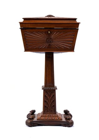  
Tavolino porta tè William IV inglese  XIX secolo
 Altezza x larghezza x profondità 87x48x31 cm