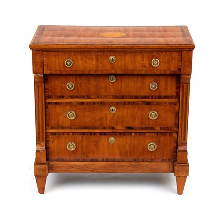  
Comò olandese intarsiato XIX secolo
 Altezza x larghezza x profondità: 97 x 95 x 46 cm.