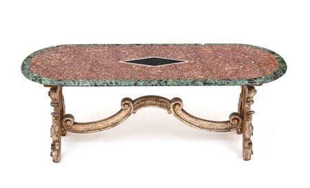  
Tavolino da salotto italiano con piano in  marmo XiX secolo
 Altezza x larghezza x profondità: 47 x 130 x 55 cm