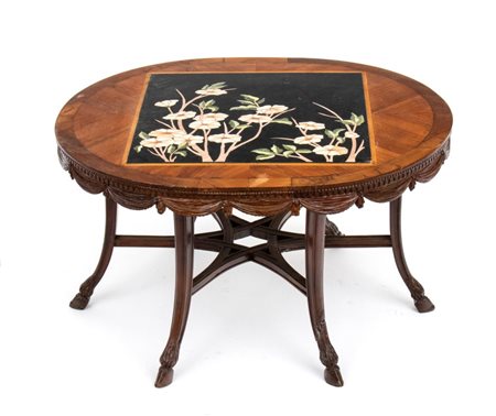  
Tavolino francese con piano in marmo XIX secolo
 Altezza x larghezza x profondità: 53 x 92 x 77 cm.