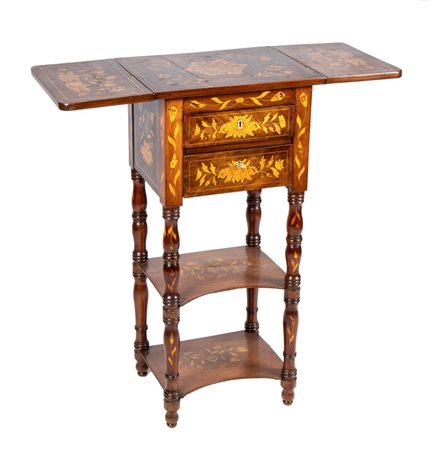  
Tavolino étagère olandese con alette metà XIX secolo
 Altezza x larghezza x profondità: 99 x 50 x 37 cm Larghezza con piani laterali aperti 93 cm