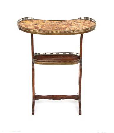 J & E PEROL  
Tavolino francese a fagiolo Parigi, fine XIX secolo
 Altezza x larghezza x profondità: 74 x 62 x 30 cm.