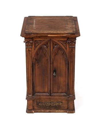  
Mobile Neogotico francese XIX secolo
 Altezza x larghezza x profondità: 73 x 47 x 50 cm