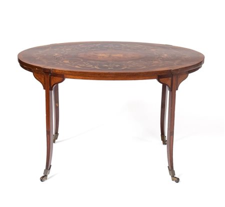  
Tavolino inglese Giorgio IV intarsiato XIX secolo
 Altezza x larghezza x profondità: 54 x 90 x 54 cm.