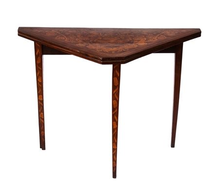  
Tavolo da gioco olandese intarsiato XIX secolo
 Altezza x larghezza x profondità: 75 x 105 x 52 cm