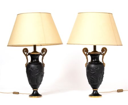 
Coppia di lampade francesi in bronzo XX secolo
 Altezza x diametro: 45 x 18 cm.