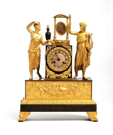  
Orologio francese da tavolo, periodo primo impero XIX secolo
 Altezza x larghezza x profondità: 41 x 30 x 12 cm.