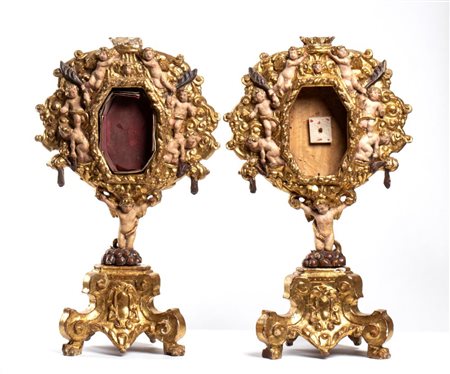  
Coppia di ostensori Italiani dorati Italia centrale, XVII secolo
 Altezza x diametro: 69 x 30 cm.