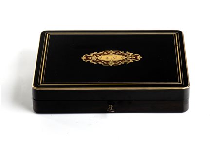 MATHIEU RUE DAUPHINE  
Scatola porta oggetti francese Parigi, XIX secolo
 Altezza x larghezza x profondità: 6 x 30 x 23 cm.