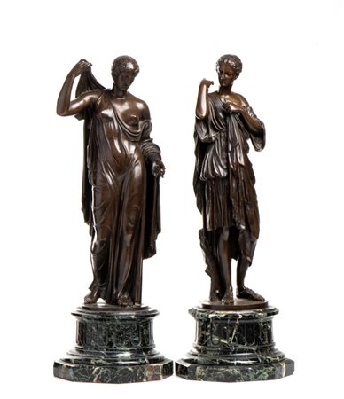  
Coppia di sculture francesi in bronzo XIX secolo
 Altezza x diametro: 52 x 20 cm.