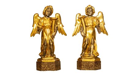  
Coppia di angeli intagliati Italia, XVIII secolo
 Altezza x larghezza: 35,5 x 20 cm.