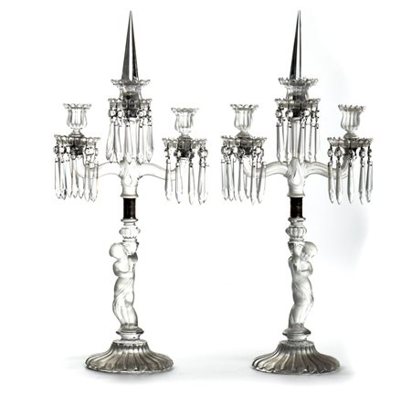  
Coppia di candelabri in cristallo Baccarat XX secolo
 Altezza x larghezza x profondità: 63 x 29 x 15 cm.