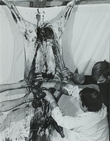 Hermann Nitsch (Vienna, 1938 - Mistelbach, 2022) Senza titolo Fotografia in...