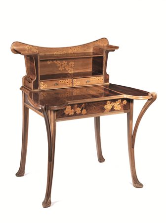 SCRITTOIO CON ALZATA, 1900 CIRCA in legno di noce con intarsi in legno di...