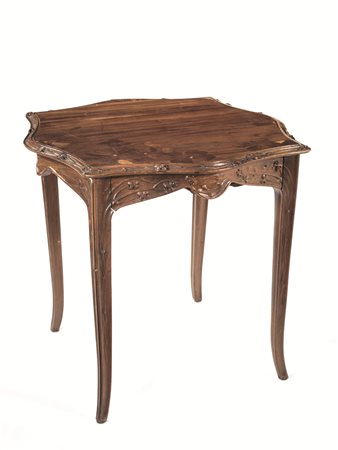 TAVOLINO QUADRANGOLARE, INIZI SECOLO XX in legno di noce con intarsi in legno...