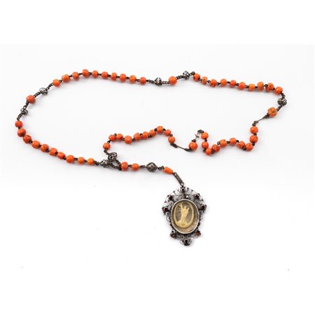 ROSARIO in argento e corallo con medaglione
