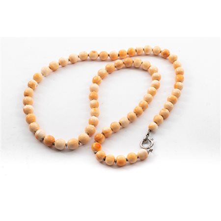 COLLANA con sfere di corallo