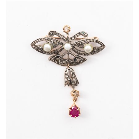 SPILLA in oro 9 KT e argento con diamanti, rubino e perle