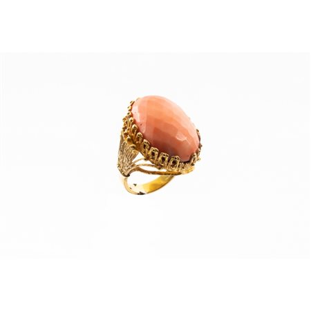 ANELLO in oro giallo 9 KT e cabochon in corallo