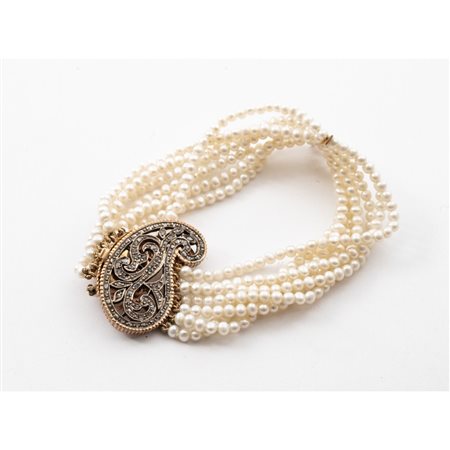 BRACCIALE 7 fili in perle con susta in oro 9 KT con diamanti