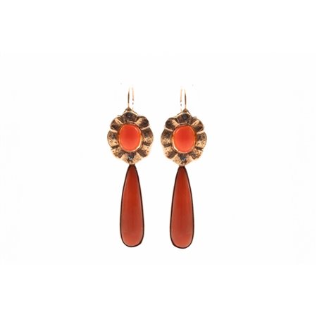 ORECCHINI in oro giallo 9 KT inciso e corallo rosso