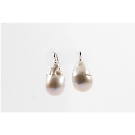 ORECCHINI in oro bianco 18 KT e perle barocche