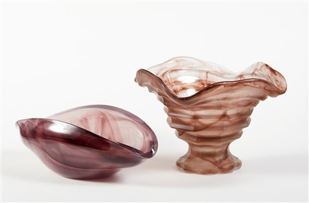 Davidson  
Lotto Formato da Alzatina e Svuotatasche in vetro fume XX sec
Vetro Cm 6,5x18,5; 10,5x14. 