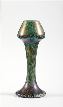 Loetz (attribuito a) (Klostermühle, 1836 - ) 
Calice in vetro 
 Cm 17,5x8