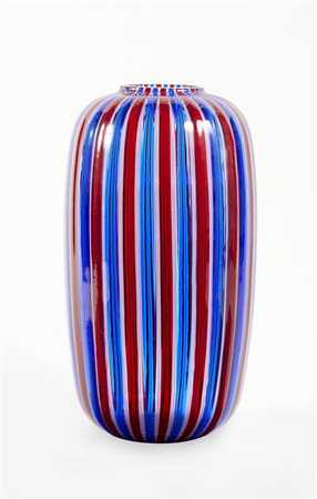 Venini  
Vaso in vetro Soffiato Rosso e Blu Venini XX sec
 Cm 20,5x15
