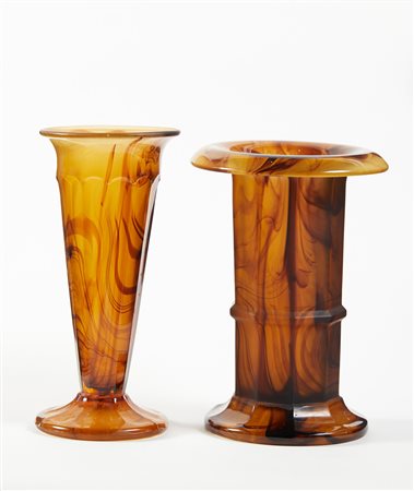 Davidson (attribuito a)  
Coppia di vasi in vetro Fume Davidson 
 Cm 18x14; 19x9,5. 