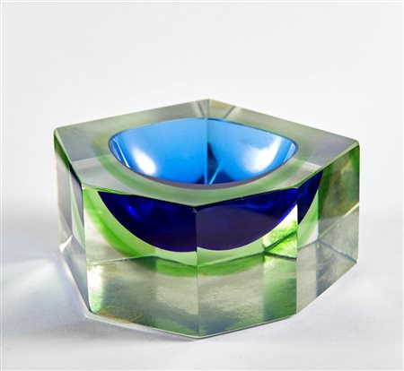 Seguso - Flavio Poli (Venezia,  - ) , (Chioggia, 1900 - Venezia, 1984) 
Posacenere 
 Cm 7x14