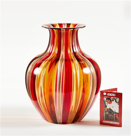 Gabriele Urban (Italia , XX secolo - ) 
Vaso 
 Cm 20,5x17