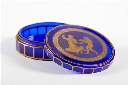 Ludwig Moser (attribuito a) (Repubblica Ceca, 1833 - 1916) 
Scatolina in vetro 
 Cm 3,5x12