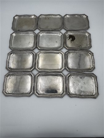  
Servizio di 12 piattini  
 Cm 10x12