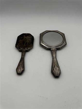  
Lotto composto da due specchi 
 Cm 21; 23