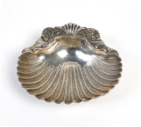 Pagliai  
Posacenere a forma di conchiglia in argento 925 
 Cm: 11x12,5