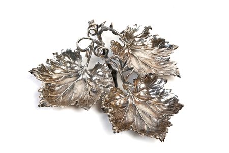 Buccellati  
Svuotatasche a foggia di foglie di vite in argento 925 
 Cm 25x21x2