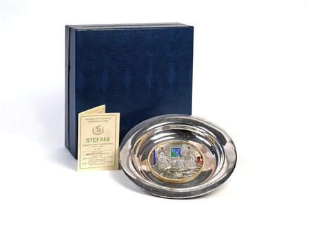 Stefani  
“Tre piccole grazie” 
 Cm 22 Ø