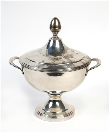  
Zuppiera in argento 800 
 