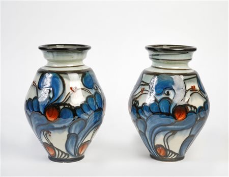 Danico  
Coppia di vasi in ceramica con decori 1920
 Cm 22x13 Ø