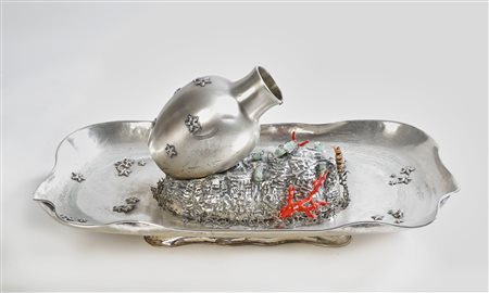 Angelo Curti  Grande Fontana in argento 800 lavorata a mano a tema marino.  Cm 38x87x46