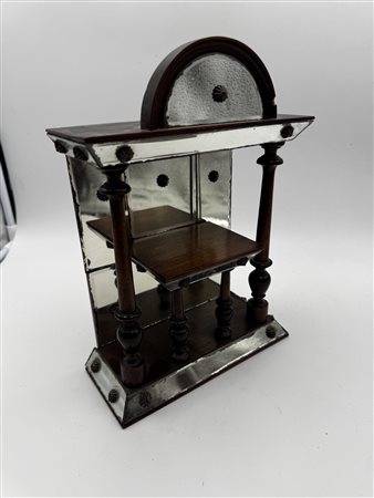  
Lotto composto da tre scaffali da collezione 
 Cm 30x20