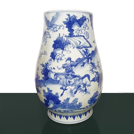 Grande vaso cinese bianco e blu con scene di guerra, Qing , Dinastia 18°/19° secolo