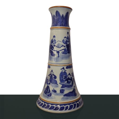 Lampada cinese decorata con scene di vita quotidiana nei toni del blu e del bianco, Qing , Dinastia 18° secolo