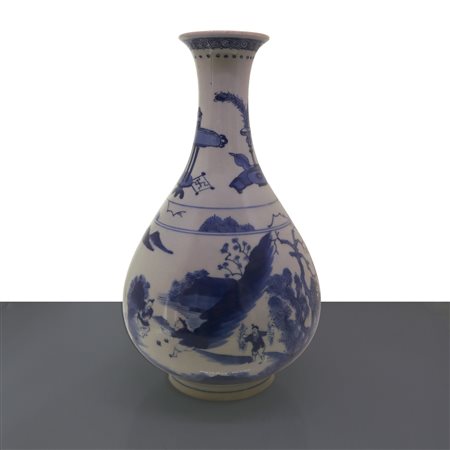 Vaso a bottiglia stile Kangxi nei toni bianco e blu