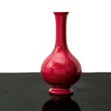 Vaso in smalto rosso, Qing , Dinastia