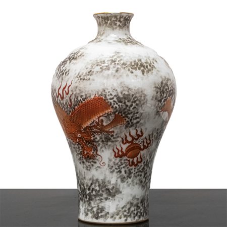 Vaso con fondo bianco e dragone arancione, Qing , Dinastia Meiping , periodo