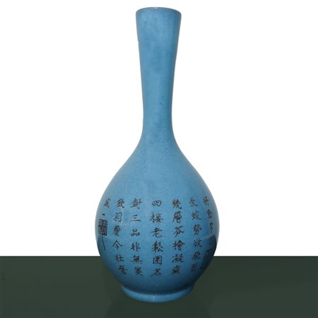 Vaso cinese in porcellana azzurra con iscrizioni incise
