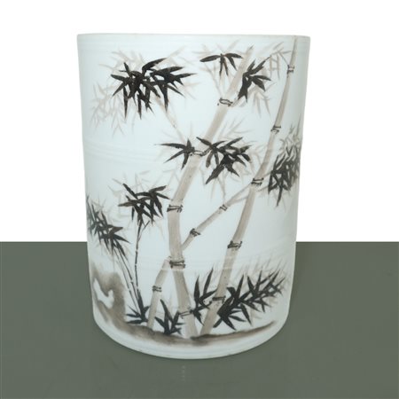 Portapenne cinese nei toni bianco con iscrizioni e decori, 19°/20° secolo