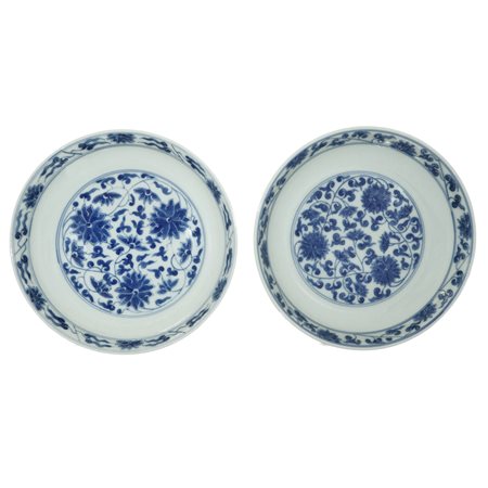 Coppia di piatti cinesi nei toni bianco e blu, Guangxu , Dinastia 19° secolo